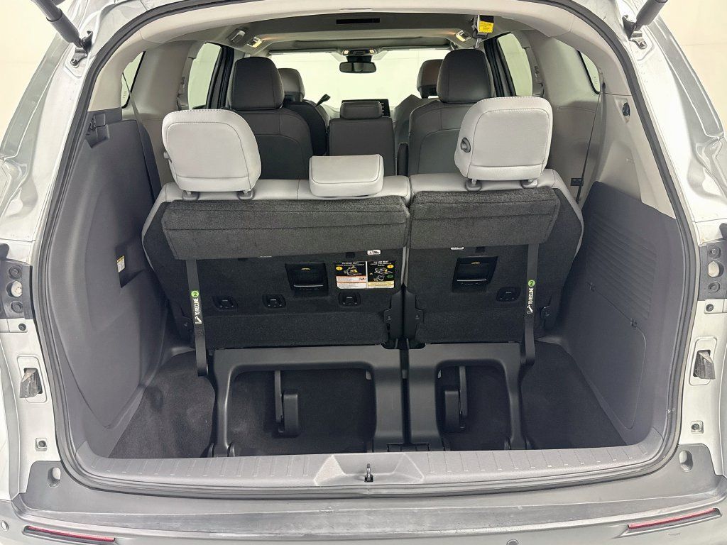 Used 2022 Toyota Sienna XLE FWD image 27