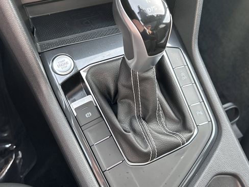 Certified 2024 Volkswagen Tiguan SE R-Line image 16