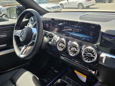 New 2026 Mercedes-Benz GLB 250 image 9