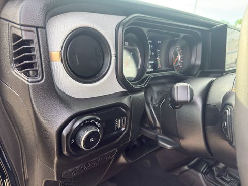 Used 2024 Jeep Wrangler Unlimited Sport AWD/4WD image 13