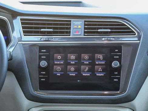 Used 2022 Volkswagen Tiguan SE image 13