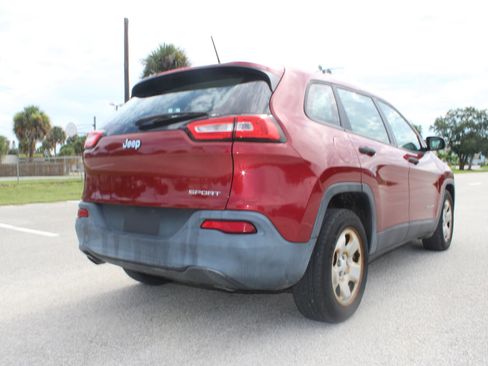 Used 2014 Jeep Cherokee Sport FWD image 26