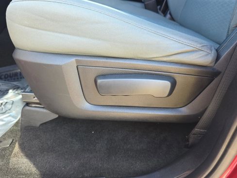 Used 2015 RAM 2500 SLT image 21