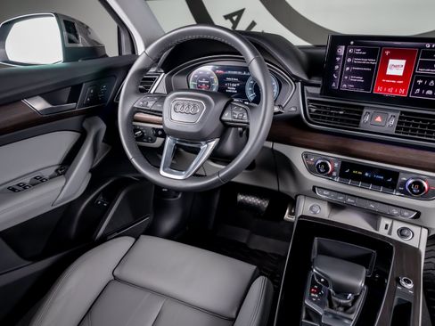 Used 2025 Audi Q5 e Premium Plus w/ Premium Plus Package AWD/4WD image 7