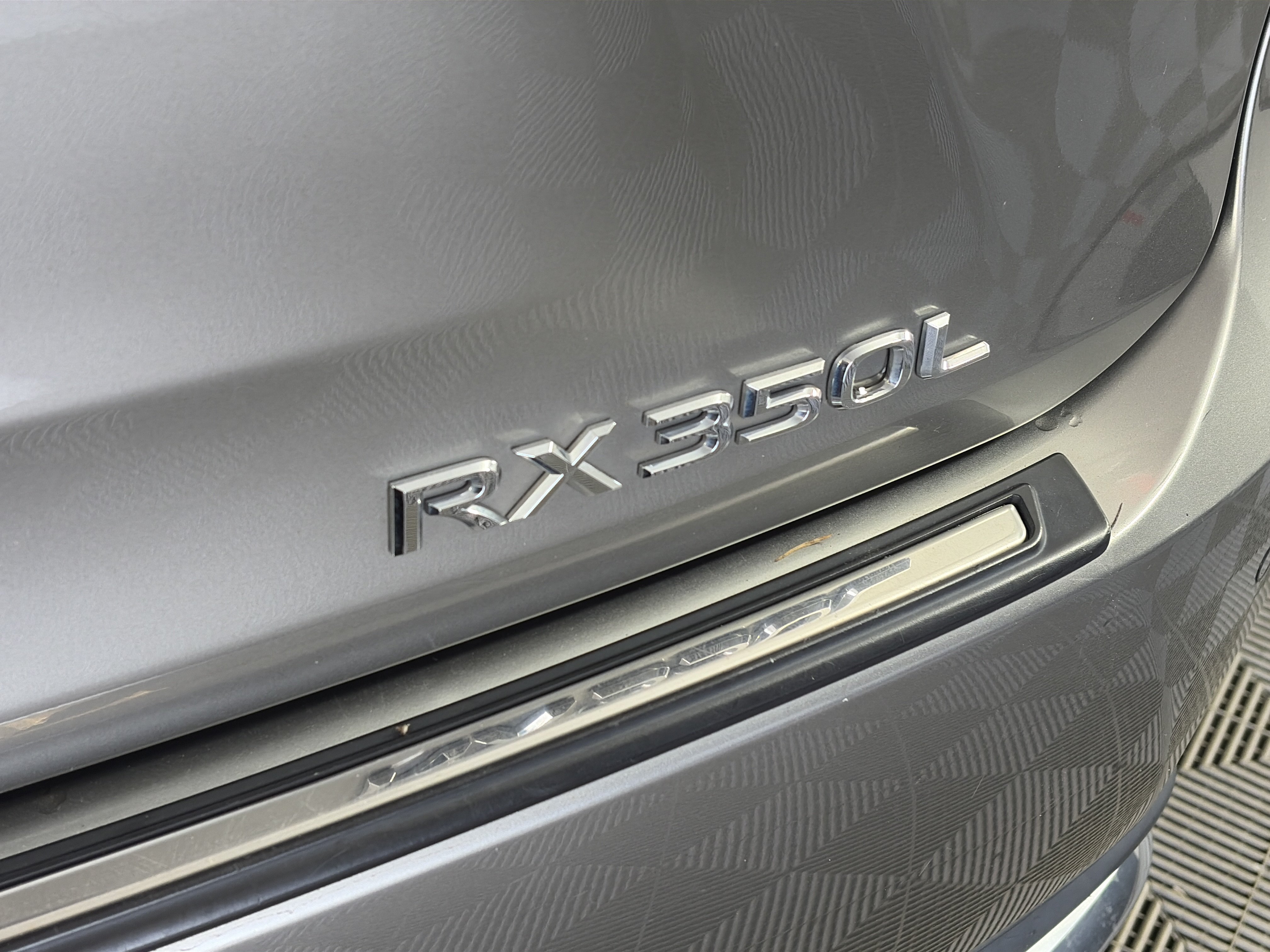 Used 2019 Lexus RX 350L Luxury w/ Accessory Package AWD/4WD image 16
