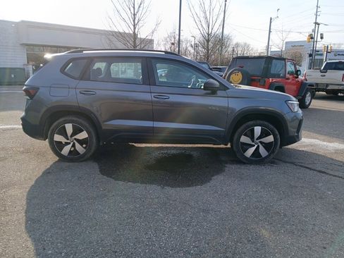 Used 2025 Volkswagen Taos S image 4