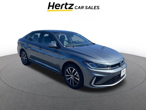 Used 2025 Volkswagen Jetta SE image 1