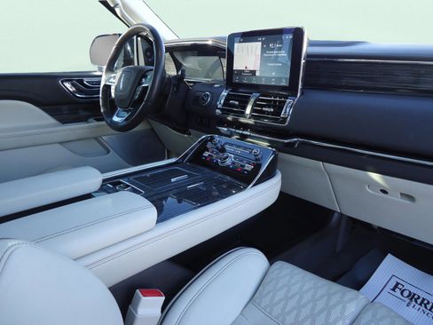 Used 2020 Lincoln Navigator Black Label w/ Cargo Convenience Package image 32