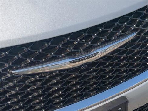 Certified 2024 Chrysler Pacifica Limited image 13