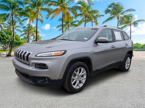 Certified 2018 Jeep Cherokee Latitude Plus FWD image 7