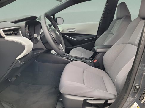 Certified 2025 Toyota Corolla SE image 9