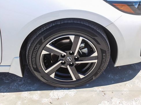 Used 2025 Nissan Sentra SV FWD image 10