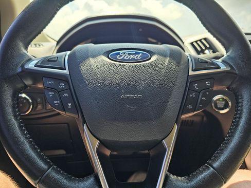 Used 2019 Ford Edge SEL w/ Equipment Group 201A FWD image 8