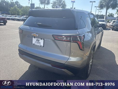 Used 2026 Chevrolet Equinox LT FWD image 4