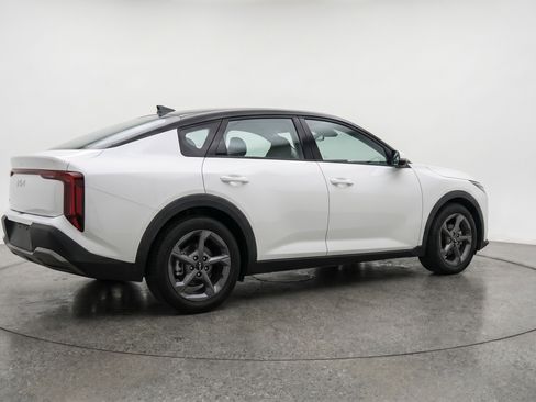 Used 2025 Kia K4 FWD image 9