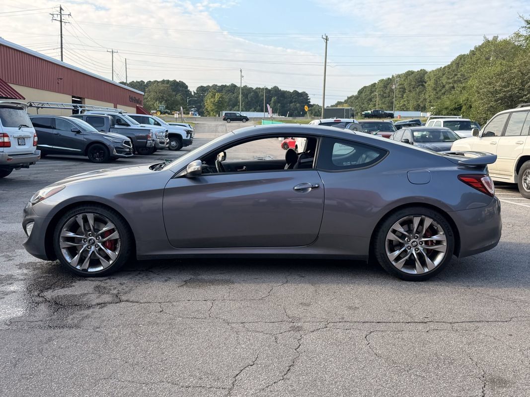 Used 2015 Hyundai Genesis 3.8 RWD image 5