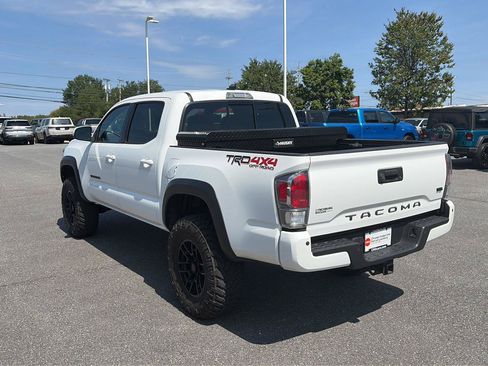 Used 2021 Toyota Tacoma TRD Off-Road w/ Technology Package AWD/4WD image 3