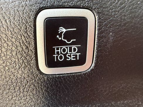 Used 2024 Jeep Wagoneer L Series II AWD/4WD image 40