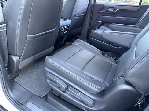 Used 2025 GMC Yukon XL Denali AWD/4WD image 19