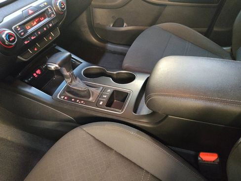 Used 2019 Kia Sorento S image 26