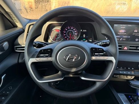 Used 2023 Hyundai Elantra SEL w/ Preferred Accessory Package FWD image 28
