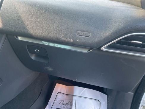 Used 2017 Jaguar F-PACE Prestige image 37