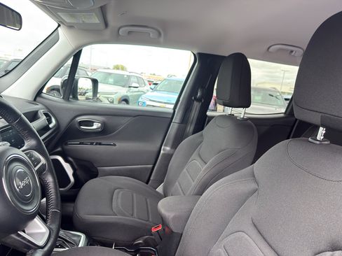Used 2020 Jeep Renegade Latitude w/ Cold Weather Group AWD/4WD image 26