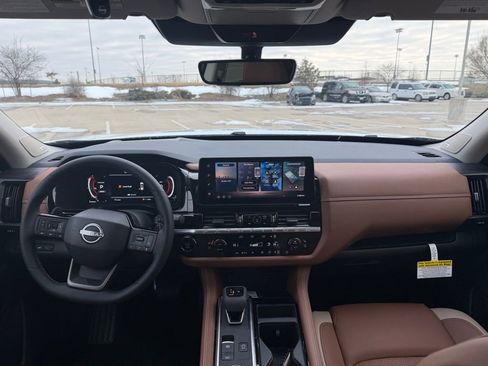 New 2026 Nissan Pathfinder SL image 18