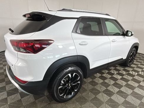 Used 2021 Chevrolet TrailBlazer LT w/ Sun and Liftgate Package FWD image 2