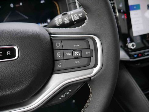 New 2025 Jeep Wagoneer L Series II image 44