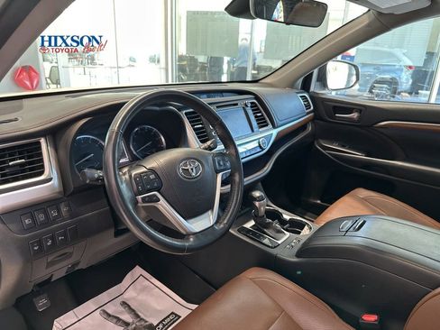 Used 2018 Toyota Highlander Limited Platinum image 9