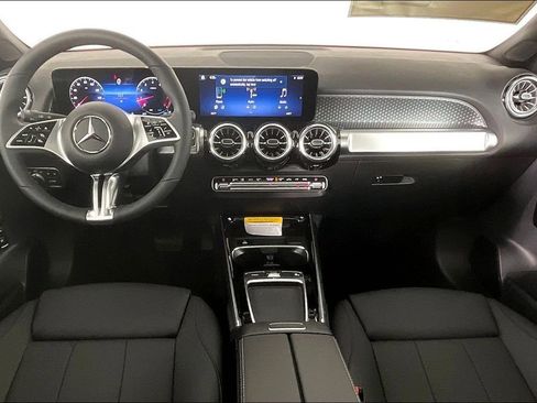 New 2026 Mercedes-Benz GLB 250 4MATIC image 5