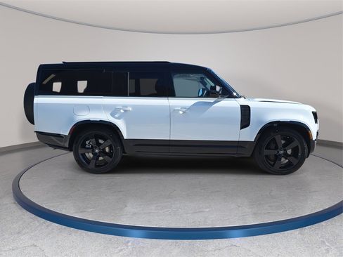 New 2025 Land Rover Defender 130 X-Dynamic SE image 4