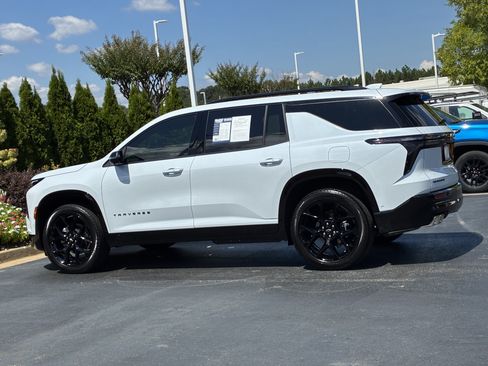 Used 2026 Chevrolet Traverse RS FWD image 9