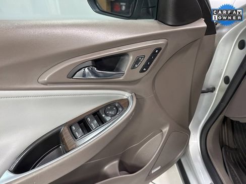 Used 2018 Chevrolet Malibu Premier image 9