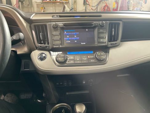 Used 2015 Toyota RAV4 Limited image 17