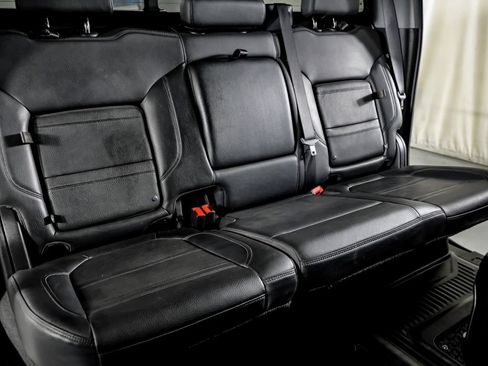 Used 2023 GMC Sierra 3500 Denali w/ Denali Black Diamond Edition AWD/4WD image 32