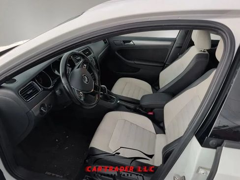 Used 2016 Volkswagen Jetta Sport FWD image 18