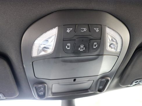 Used 2025 Chrysler Pacifica Limited FWD image 50