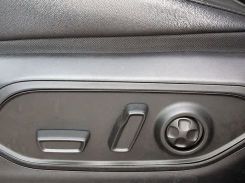 Used 2024 Jeep Grand Cherokee L Laredo image 16