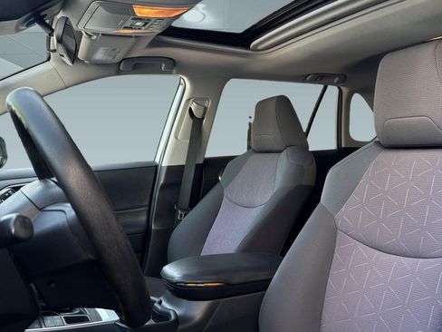 Used 2019 Toyota RAV4 XLE w/ Carpet Mat Package AWD/4WD image 22