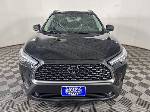 Used 2024 Toyota Corolla Cross XLE w/ Convenience Package AWD/4WD image 3