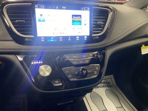 New 2026 Chrysler Pacifica Select image 28