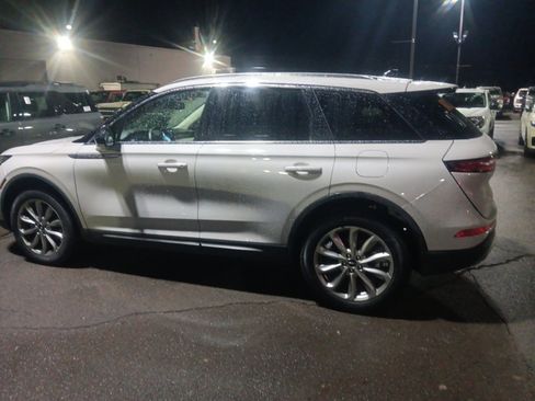 Used 2021 Lincoln Corsair AWD w/ Premium Package image 7