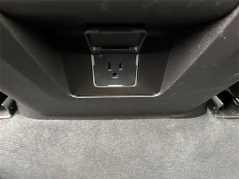 Used 2023 GMC Yukon XL SLE image 27