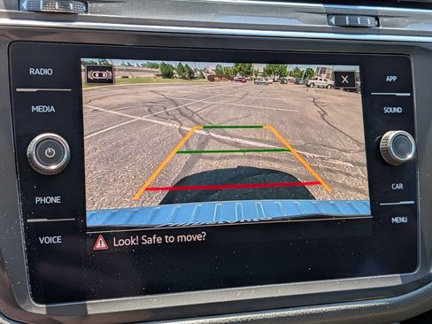 Used 2022 Volkswagen Tiguan SE AWD/4WD image 27