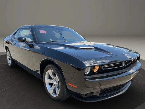 Used 2022 Dodge Challenger SXT RWD image 3