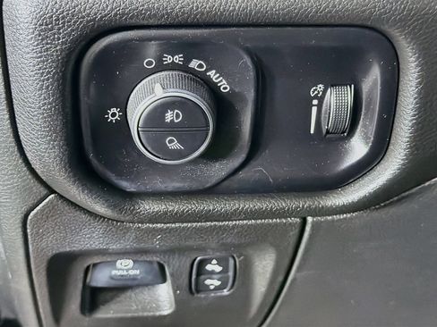 Used 2022 RAM 1500 Big Horn AWD/4WD image 16
