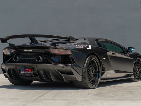 Used 2019 Lamborghini Aventador SVJ AWD/4WD image 7