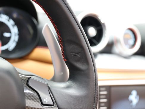 Used 2015 Ferrari California T image 31